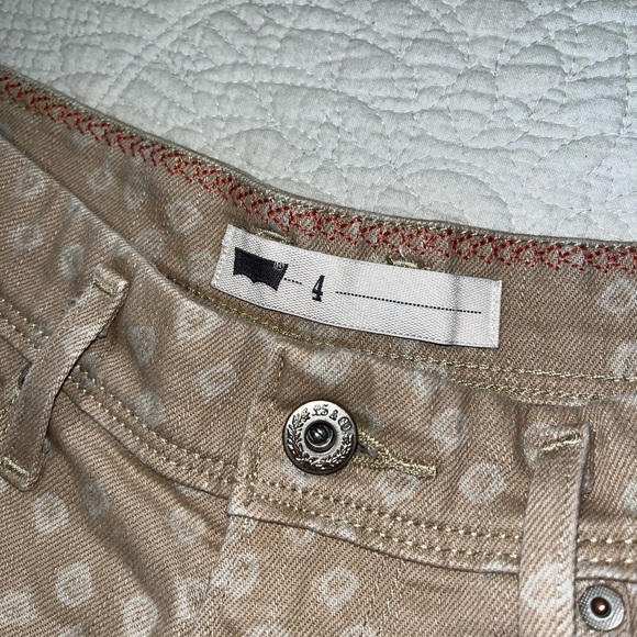 Levi’s High Rise Shorts - Picture 3 of 6
